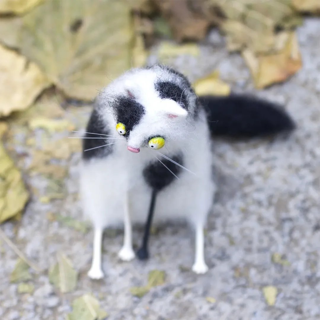 🔥Heißer Sale 49% RABATT🌟🐭👀Handgefertigter, panischer, schräger Kuscheltier-Plüschfreund aus Wollfilz mit großen Augen🧶