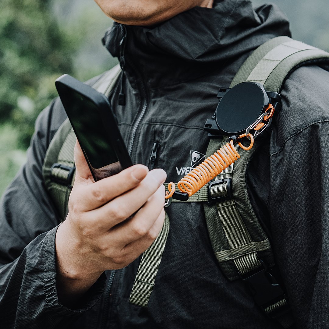 TacticalGeek: Quick-Release Magnetic Phone Mount for Straps